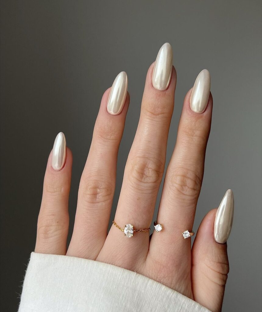 Elegant winter nails featuring a smooth vanilla chrome finish.